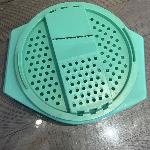 Tupperware Vintage Jadeite Green Bowl, Cheese Grater Slicer Lid 786 787 - Picture 2 of 5